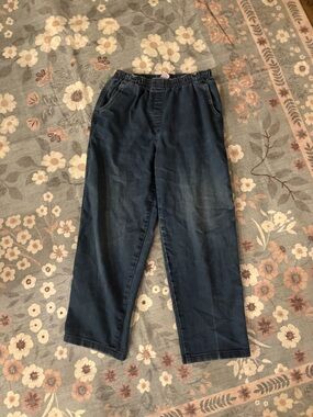 Dark Blue Elastic Waist Jeans
Perfect for Moms 
Size 6-Fits a Large comfortably